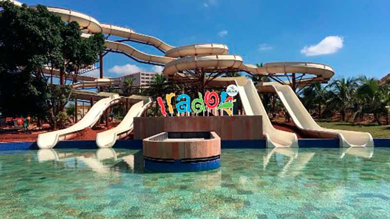 Parques e Resorts Principais atracoes hot beach 20